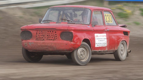 Benny Kristensen lader NSU 1200’eren få en hviledag, men stiller til start i Opel Manta.